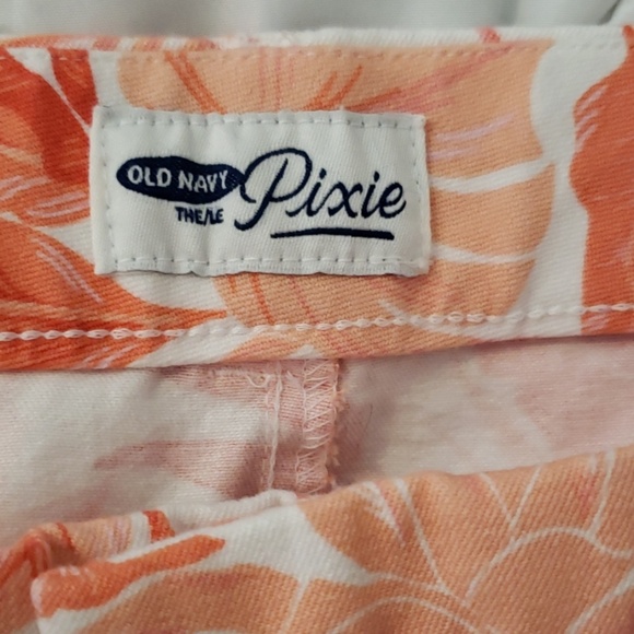 Loved Old Navy Pixie capri floral salmon pants - Picture 3 of 4